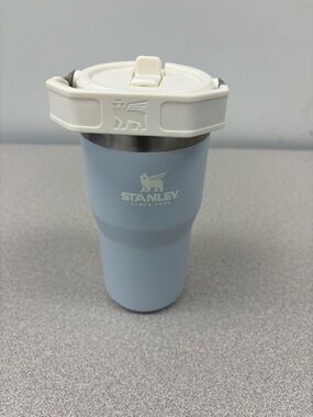 Stanley IceFlow 2.0 Tumbler 20 oz – Pale Blue with Cream Flip Lid & Handle.